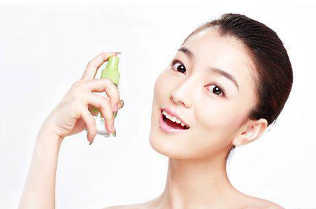 防曬噴霧和防曬霜哪個(gè)效果好？?jī)烧哂惺裁磪^(qū)別？