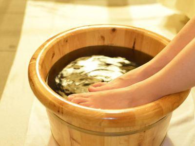 用醋泡腳有什么好處，養(yǎng)護(hù)肌膚！