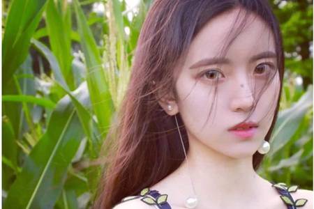 臉上起紅疙瘩怎么回事，油皮女生皮膚紅腫的護理方法