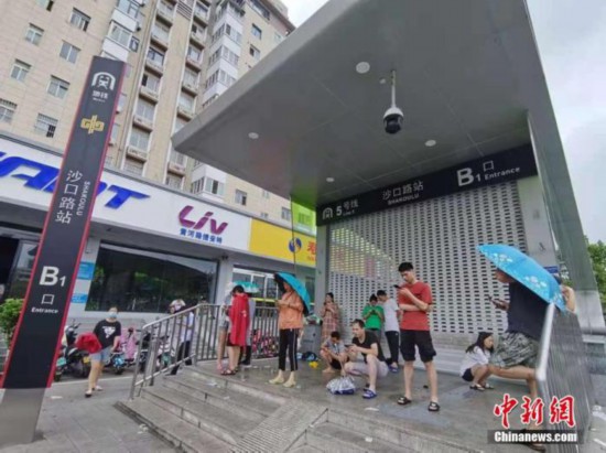 官方一周內多次強調非常情況下，地鐵該停就停