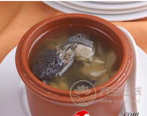 春季<a href=http://www.jjkd2019.cn/jkys/ target=_blank class=infotextkey>養(yǎng)生</a>喝什么湯 花旗參烏雞湯補血-易網(wǎng)<a href=http://www.jjkd2019.cn/ target=_blank class=infotextkey>健康養(yǎng)生</a>網(wǎng) <a href=http://www.jjkd2019.cn/tags-春季養(yǎng)生.html target=_blank class=infotextkey>春季養(yǎng)生</a>喝什么湯 花旗參烏雞湯補血