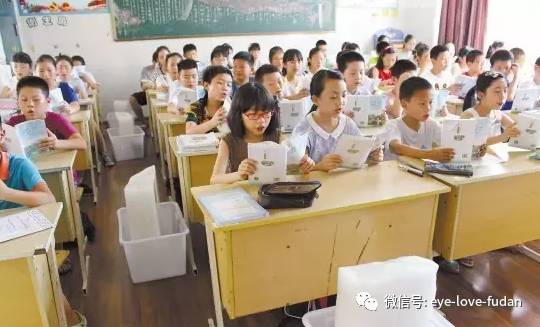 孩子近視就申請(qǐng)坐教室前排，到底對(duì)不對(duì)？