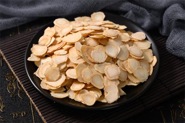 白參和西洋參的區(qū)別?白參和紅參的區(qū)別-易網(wǎng)健康<a href=http://www.jjkd2019.cn/jkys/ target=_blank class=infotextkey>養(yǎng)生</a>網(wǎng) 白參和西洋參的區(qū)別?白參和紅參的區(qū)別